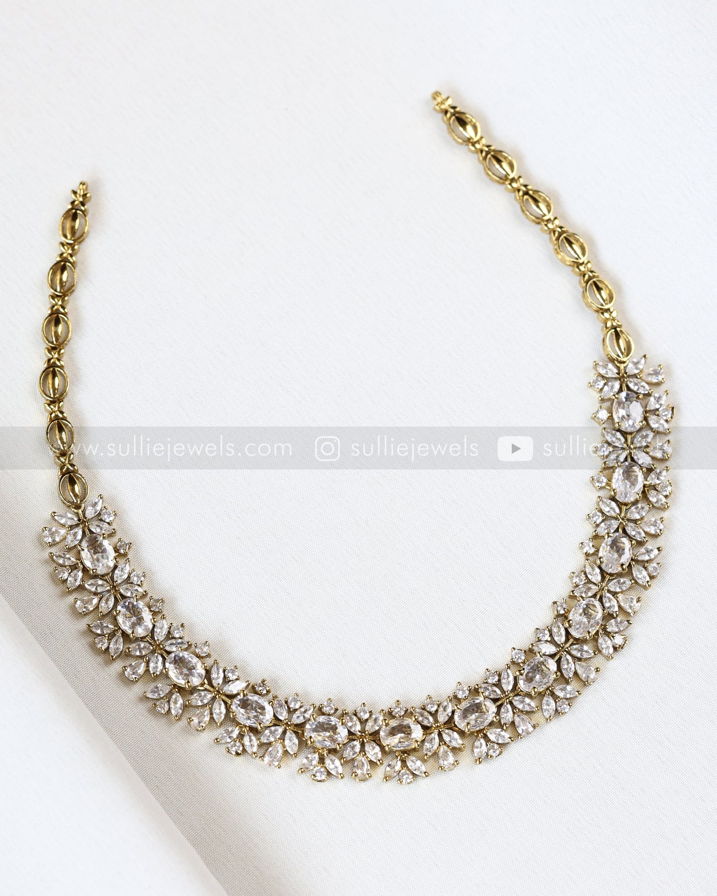3879 - Diamond Lookalike Oval Stone Necklace with Studs