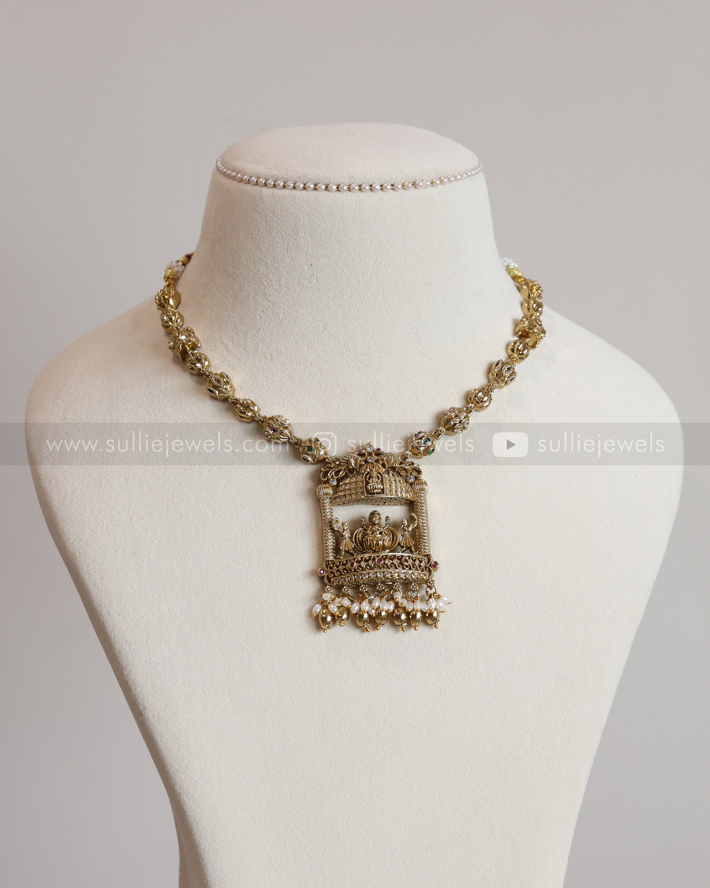 Lakshmi Detailed Necklace with Gold Chain and Jhumka