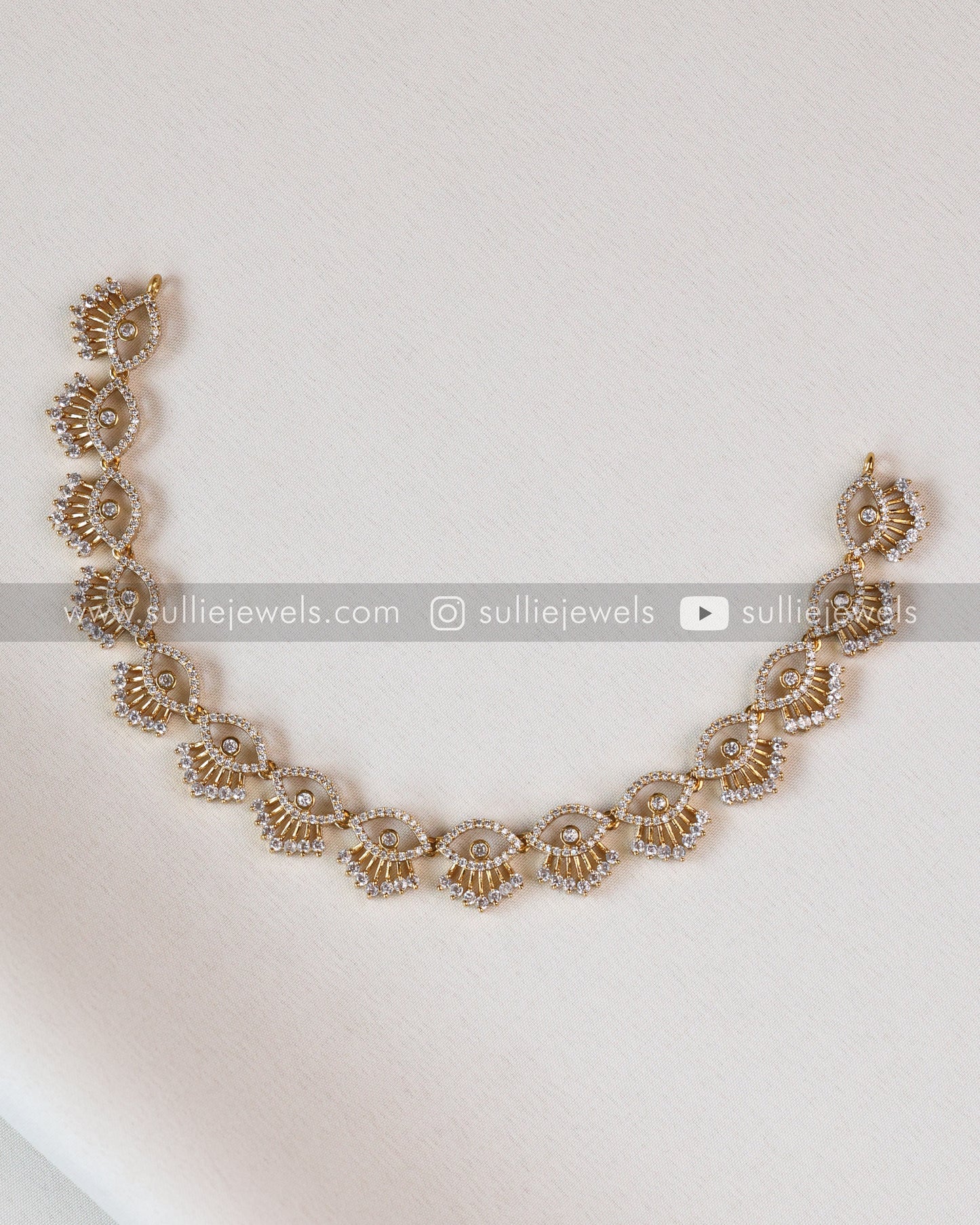 Diamond Eyes Necklace with Stud