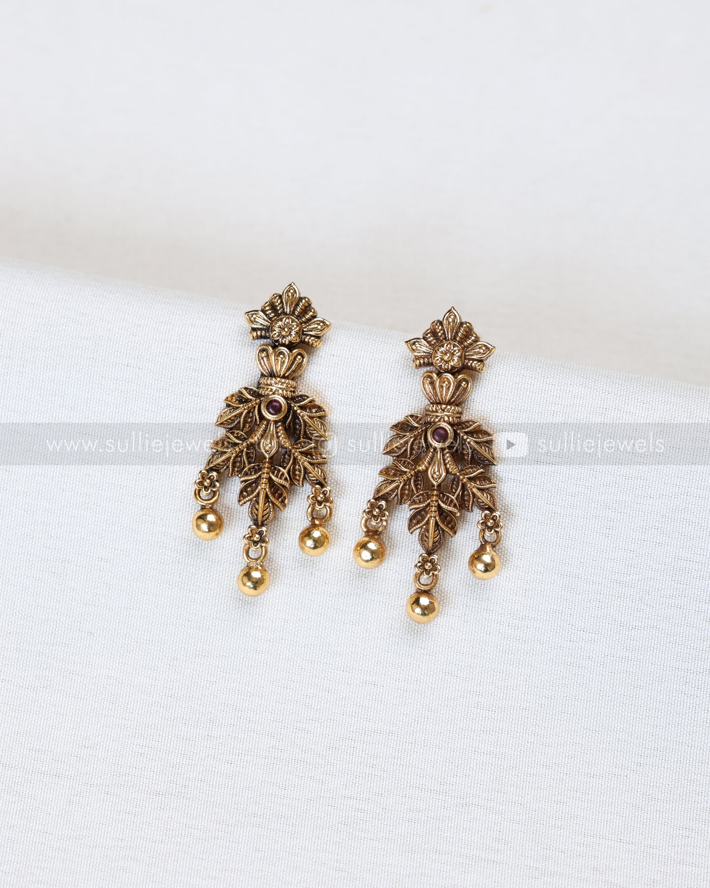 7214 - No Idol Leaf Design Minimal Long Chain with Stud