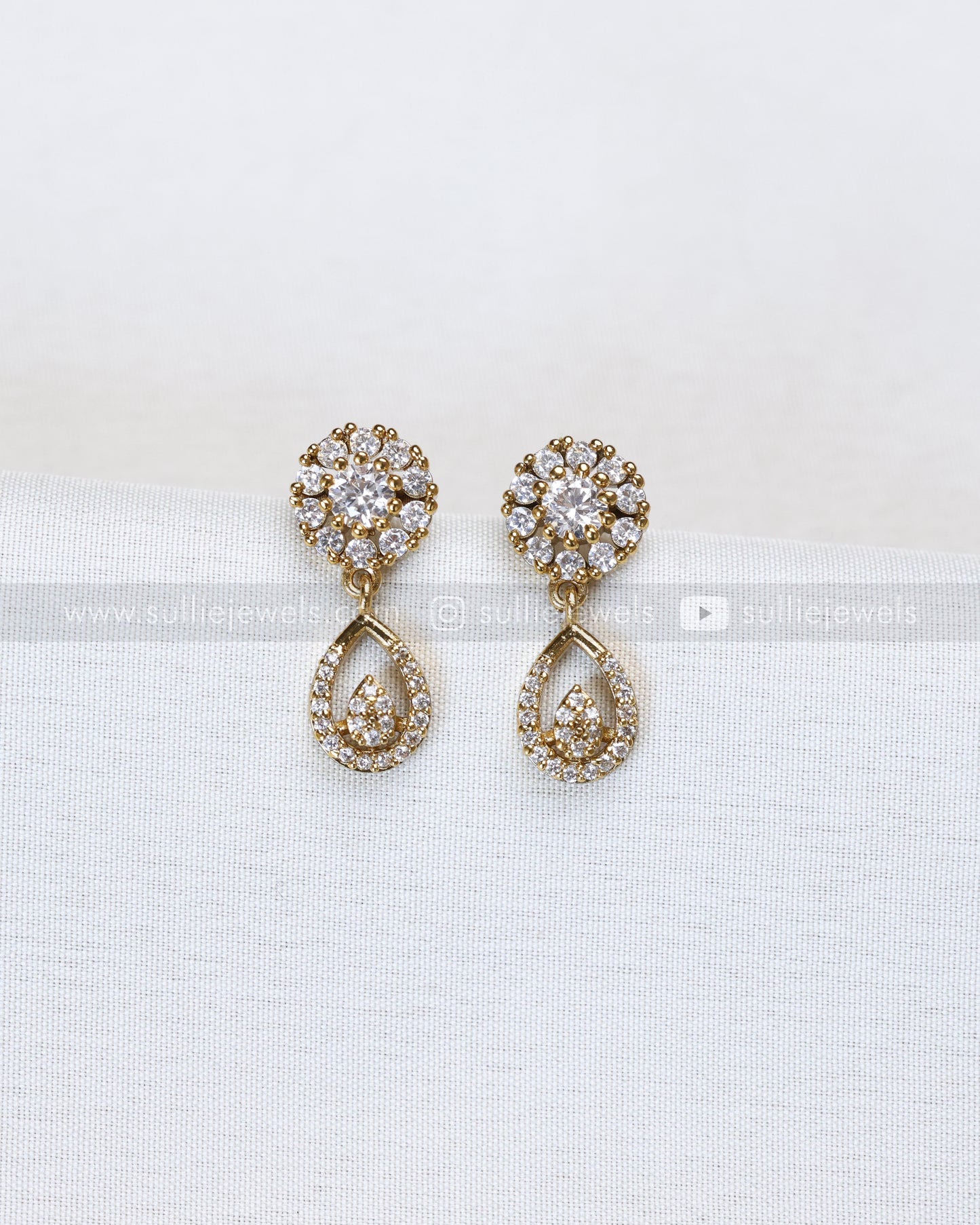 3892 - Diamond Minimal Raindrop Necklace with Stud