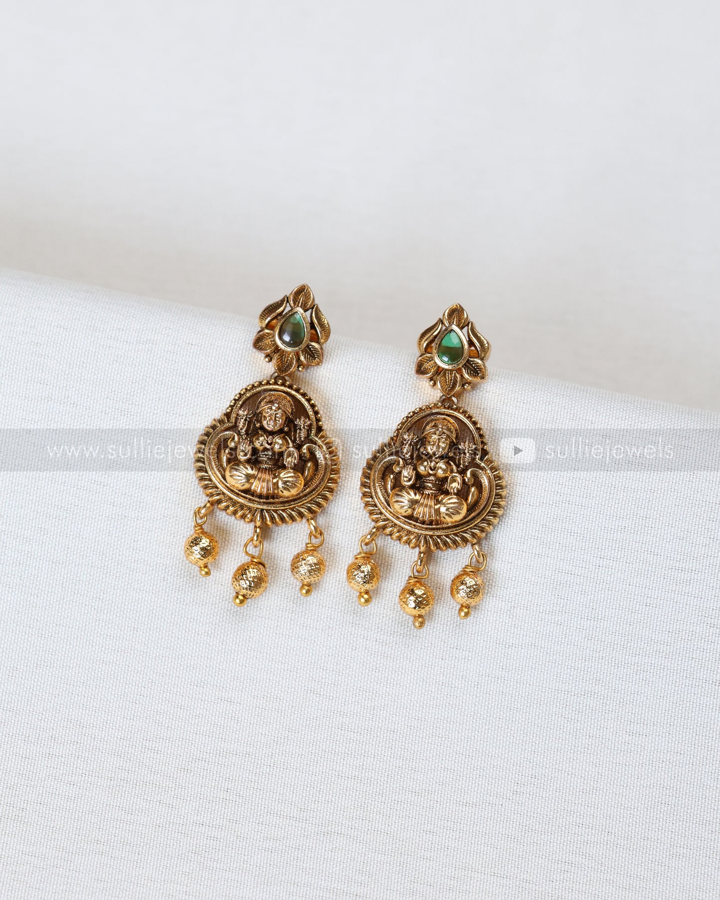3907 - Lakshmi Gold Floral Hanging Necklace with Stud