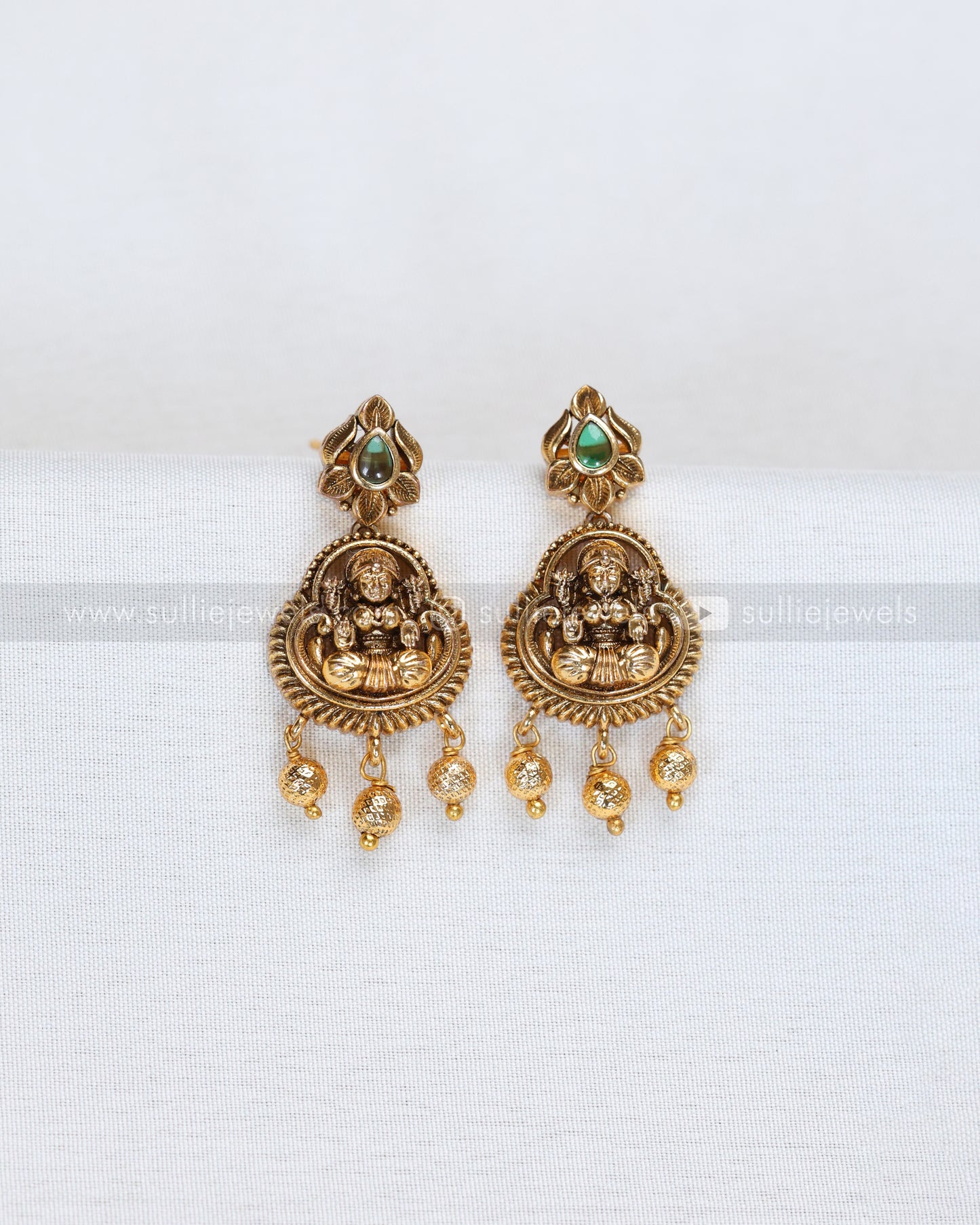 3907 - Lakshmi Gold Floral Hanging Necklace with Stud