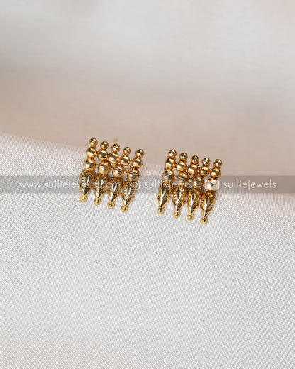 Minimal Golden Spike Necklace with Stud