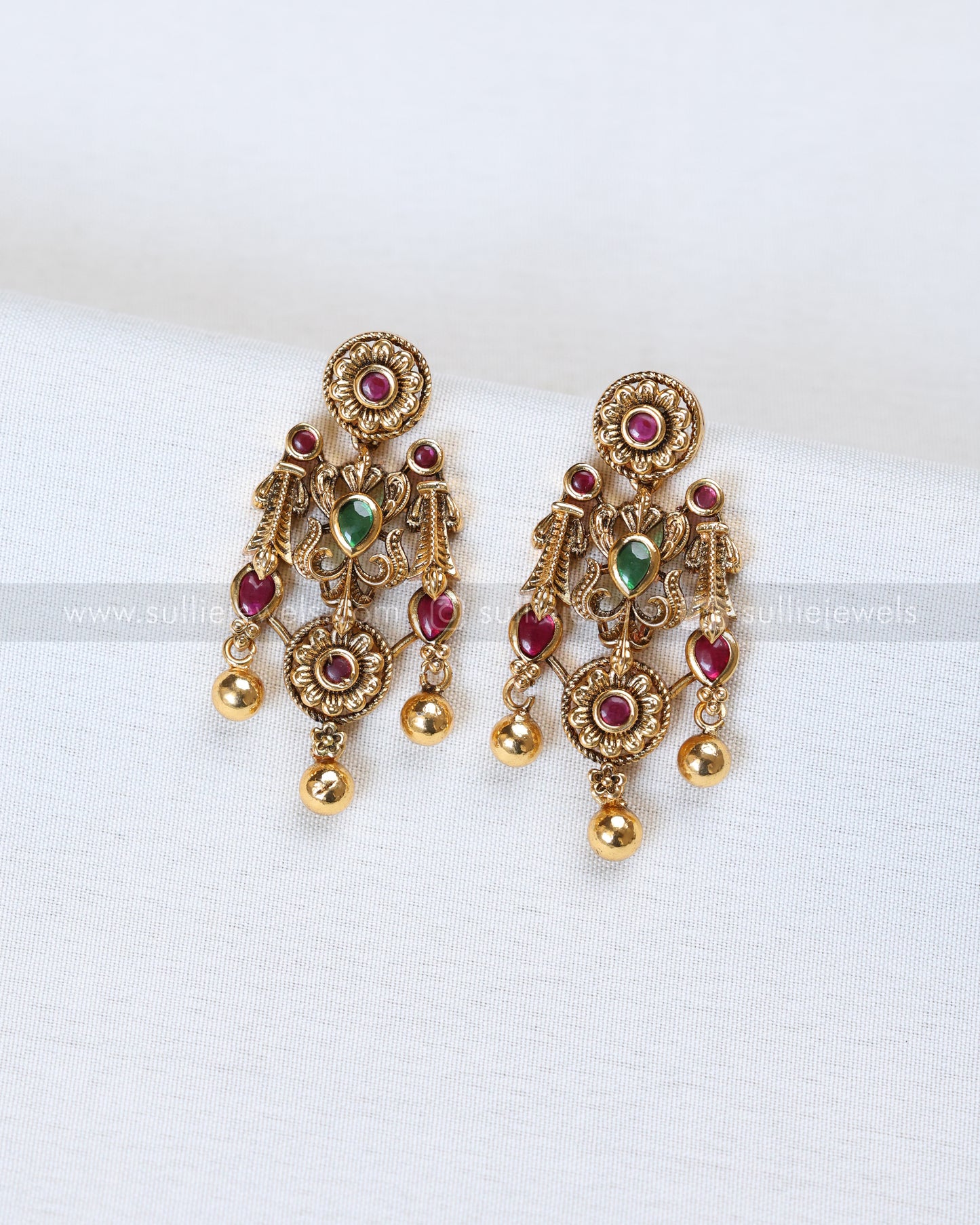 3913 - No Idol Multicolour Stone Floral Designer Necklace with Stud