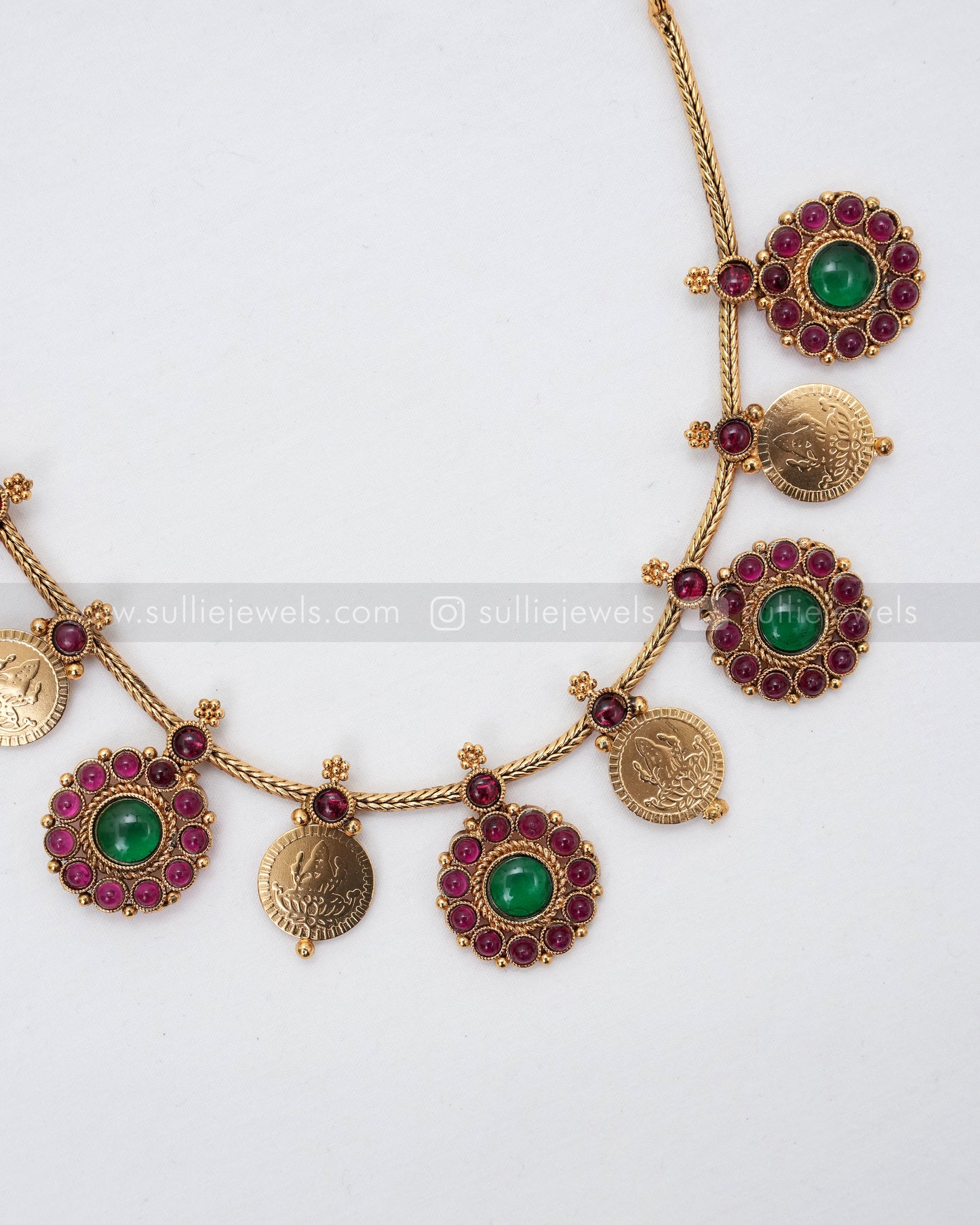 3603 - Sullie Basic - Traditional Coin & Kemp Fusion Necklace with Studs
