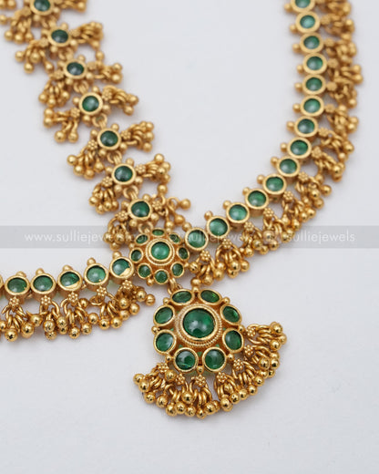 Green Floral Kemp Damini Tikka with Gold Beads