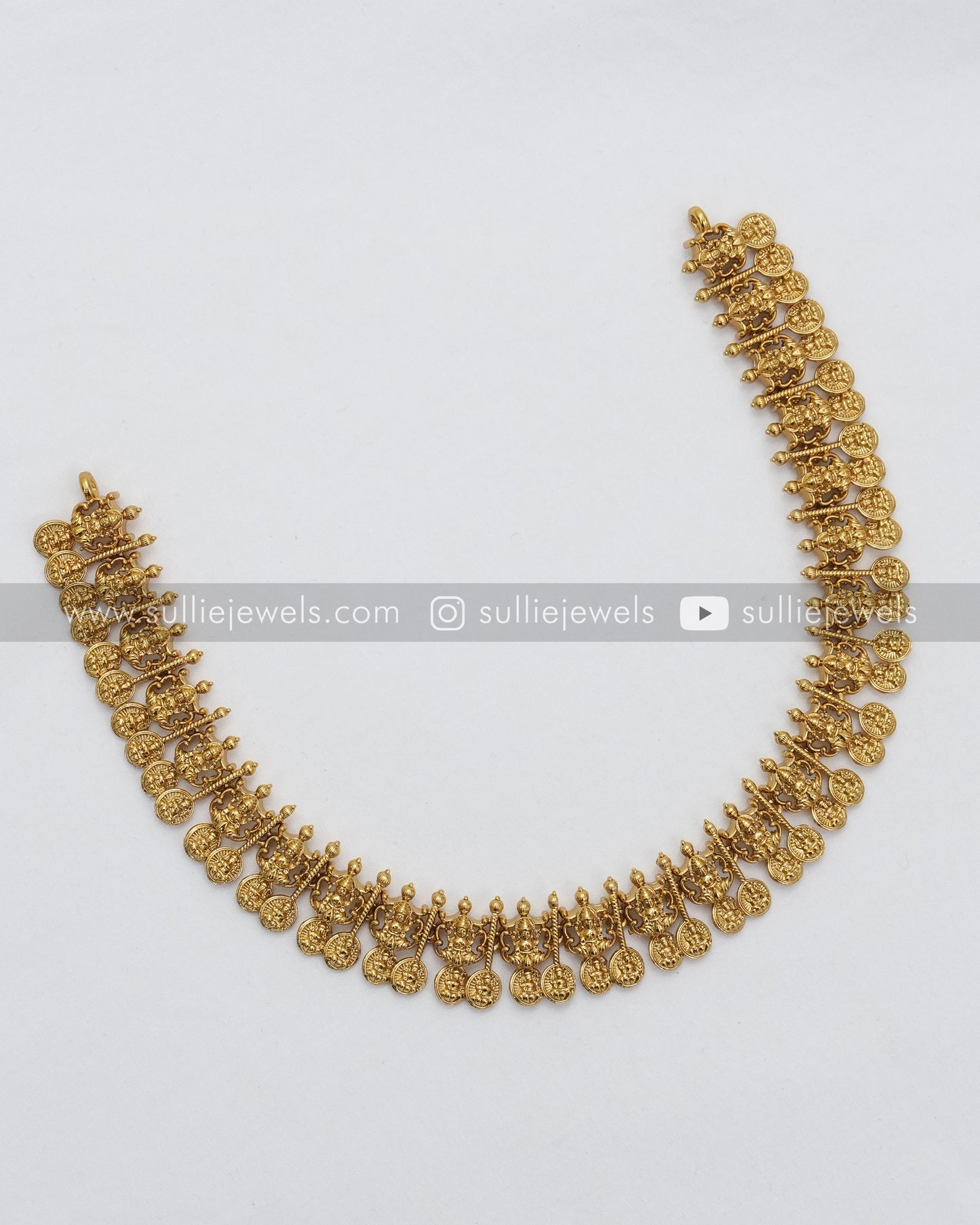 Lakshmi Detailed Coin Necklace / Kashumaala with Stud