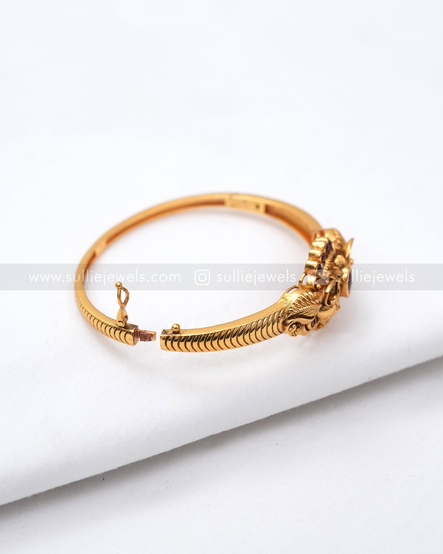 9011 - Minimal Ruby Kemp Elephant Openable Cuff Bangle