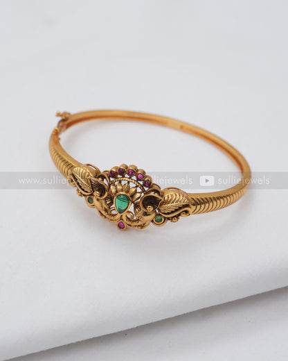 Minimal Kemp Elephant Openable Cuff Bangle