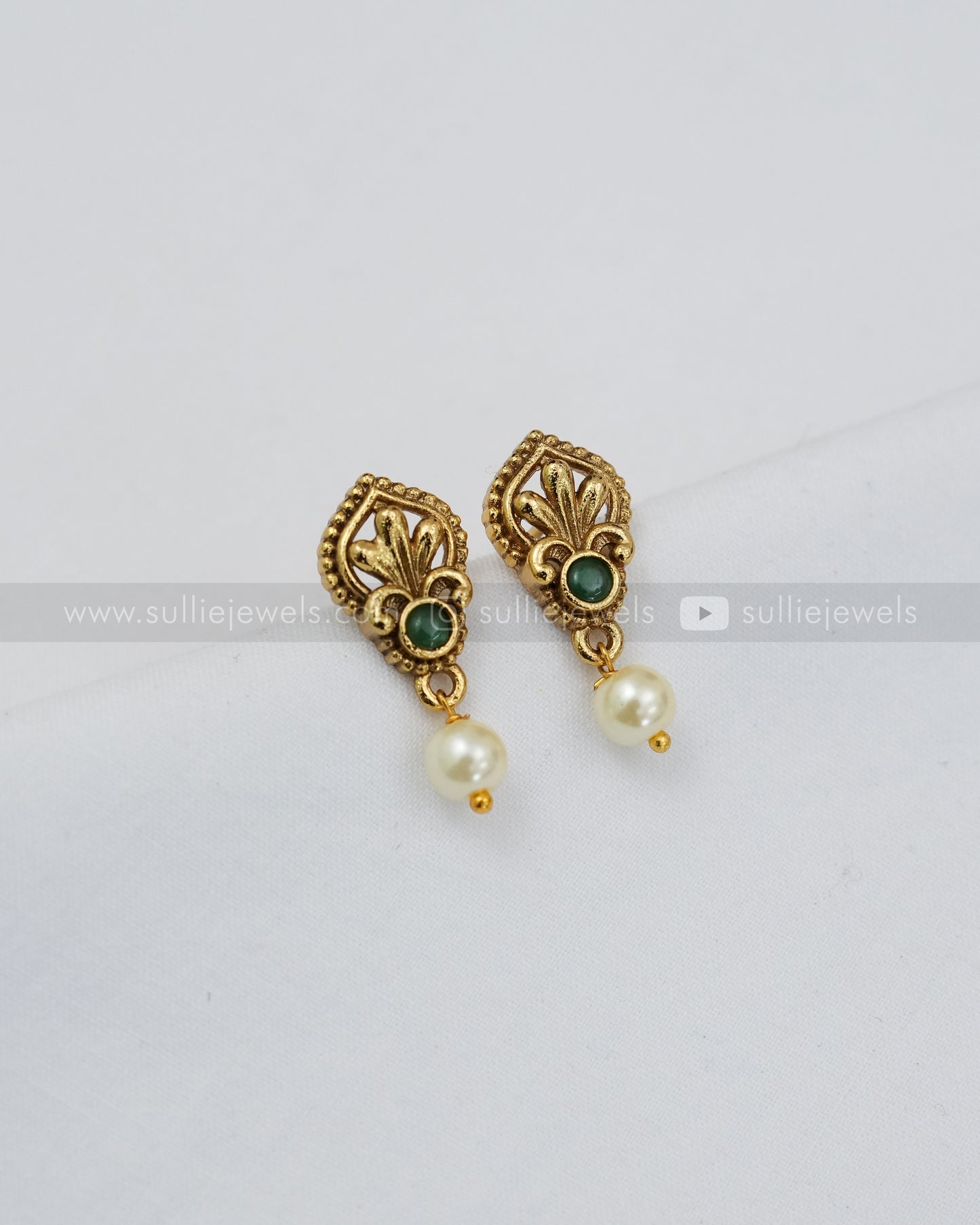 3586 - Traditional Gold Lakshmi Attigai with Earring