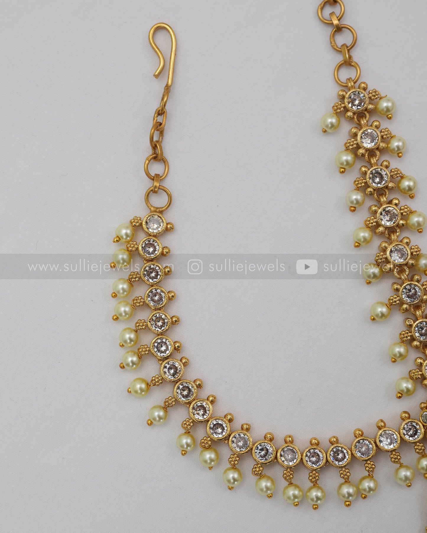 White Floral Kemp Damini Tikka