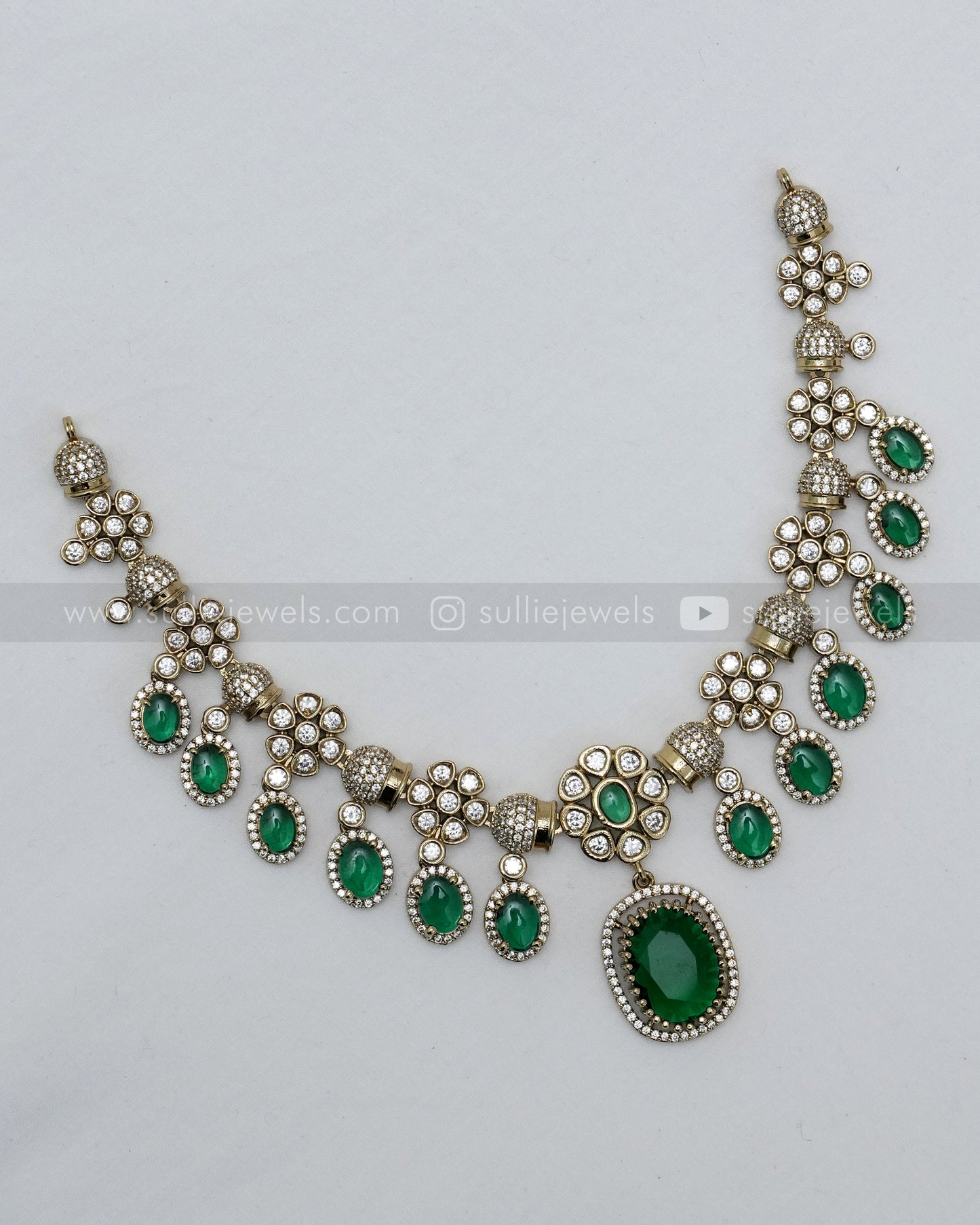 Emerald Premium Victorian Pendant Necklace with Earring