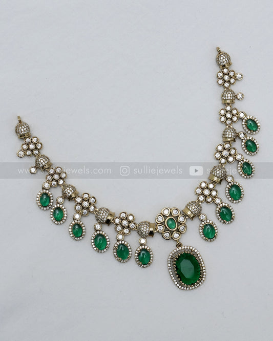 Emerald Premium Victorian Pendant Necklace with Earring