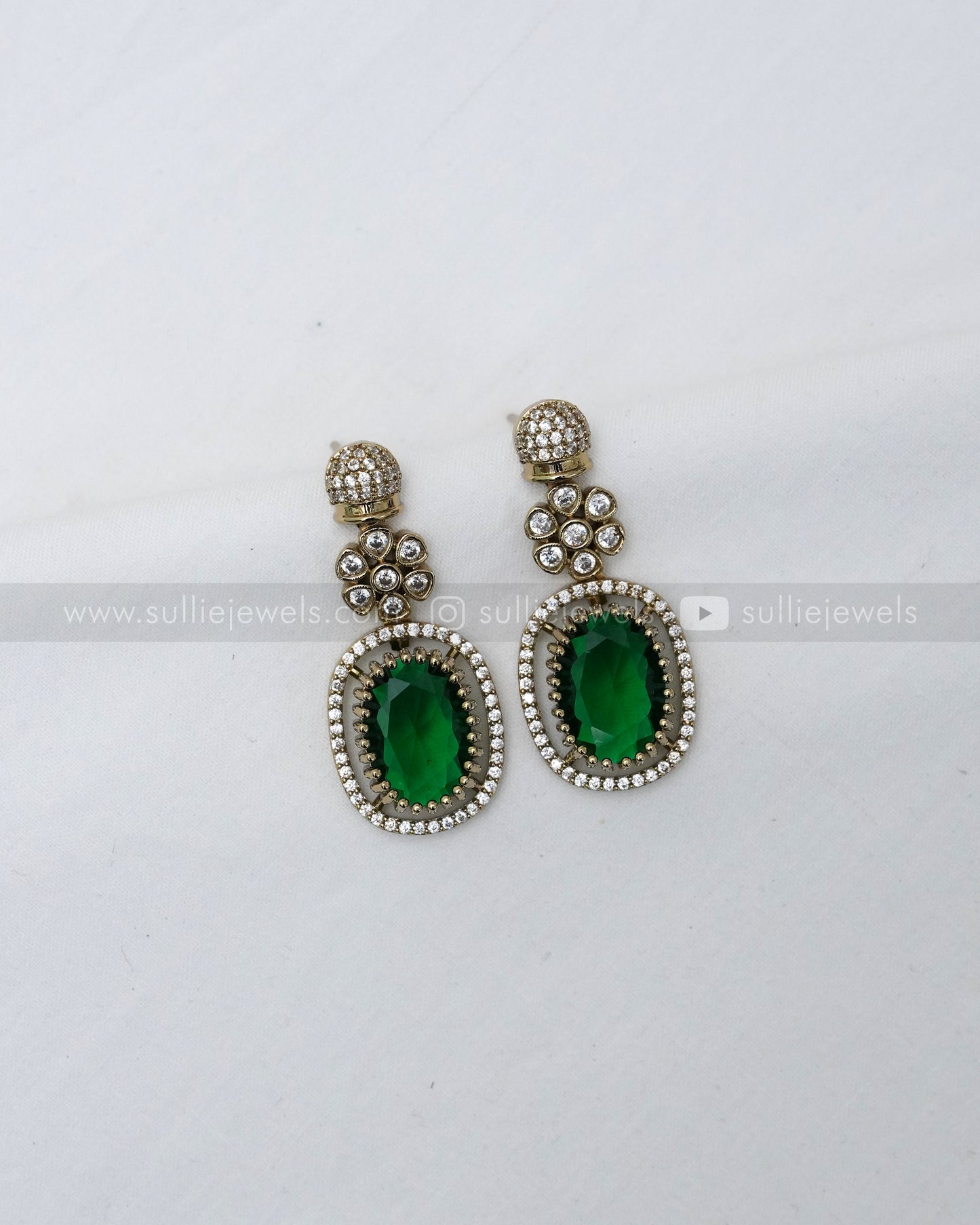 Emerald Premium Victorian Pendant Necklace with Earring