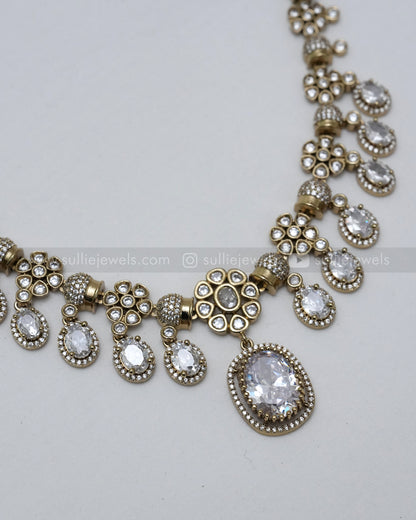 White Premium Victorian Pendant Necklace with Earring